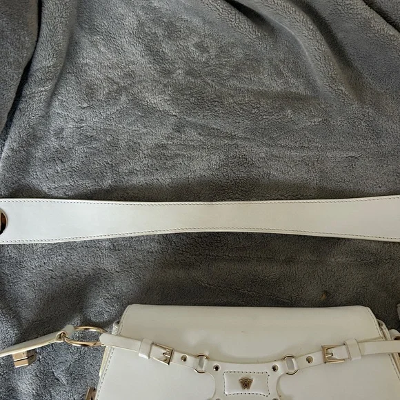 Manc. Lilith in White - Picture 13 of 16